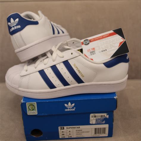 adidas superstar blue stripes.